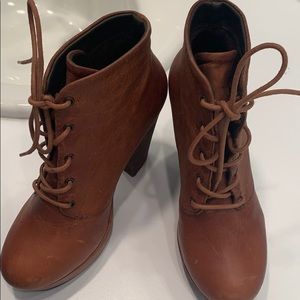 Steve Madden NWT cognac leather booties